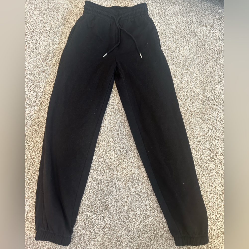 H&M black sweatpants, extra small